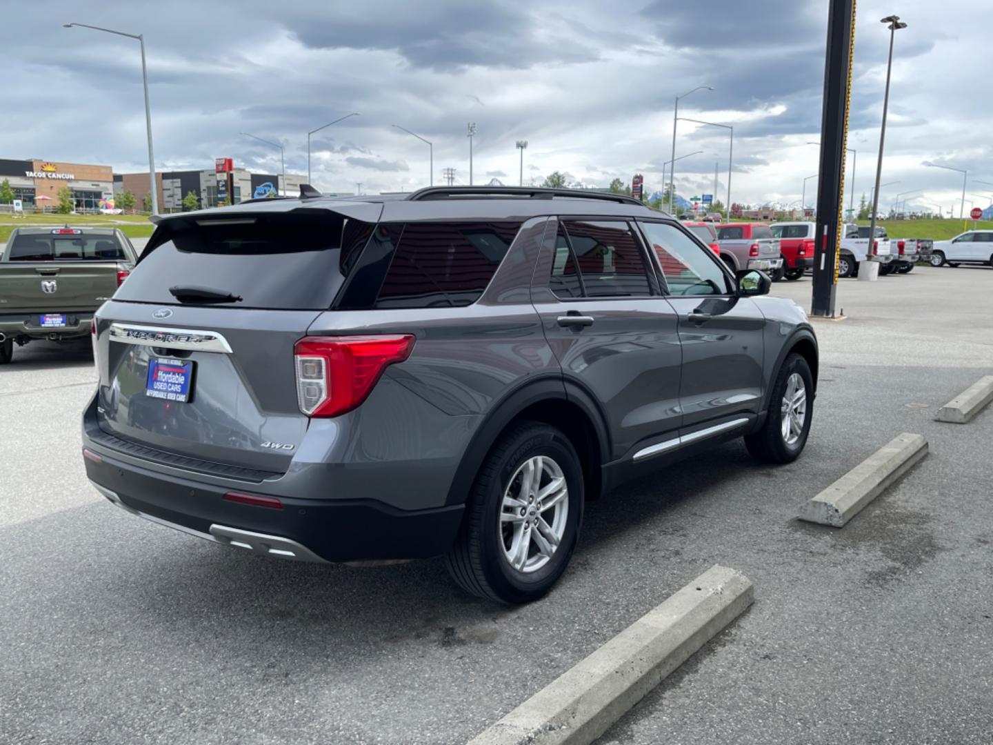 2023 GRAY FORD EXPLORER XLT (1FMSK8DH2PG) with an 2.3L engine, Automatic transmission, located at 1960 Industrial Drive, Wasilla, 99654, (907) 274-2277, 61.573475, -149.400146 - Photo#3